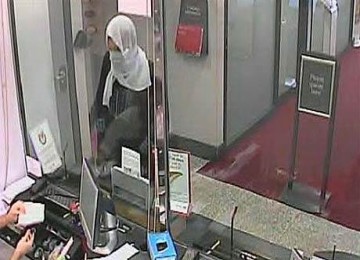 Rekaman CCTV kejadian perampokan.