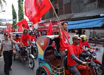 Massa PDIP saat kampanye