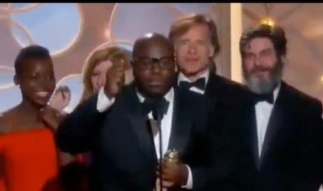 12 years a slave raih Golden Globe ke-71 untuk kategori film drama terbaik.