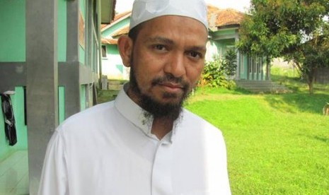 Yulio Muslim da Costa, Mualaf yang Belajar Sampai Madinah. Foto: Ustaz Yulio Muslim da Costa, mualaf dan hafiz Alquran 30 juz pimpinan Pesantren Bina Madani Bogor