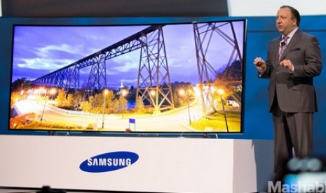 Samsung mengumumkan Televisi Lengkung UHD berukuran 105 inci. 