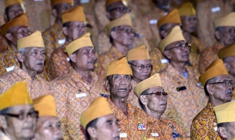 Sejumlah veteran menghadiri peringatan Hari Veteran Nasional Tahun 2014 di Balai Sarbini, Jakarta, Senin (11/8).  (Antara/Prasetyo Utomo)