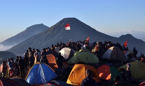 Ilustrasi pegunungan di Indonesia.