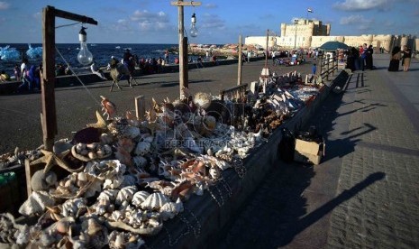  Suasana kawasan Benteng Qaitbay yang terletak di tepi laut Mediterania, Kota Alexandria, Mesir.   (Republika/Agung Supriyanto)