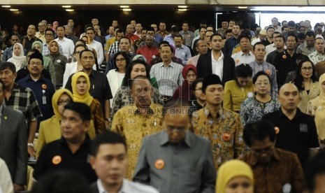 Suasana gladi bersih pelantikan anggota DPR di Kompleks Parlemen Senayan, Jakarta, Selasa (30/9). (Republika/ Tahta Aidilla)