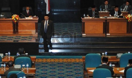   Sidang paripurna DKI Jakarta mengenai pengunduran diri Joko Widodo sebagai Gubernur DKI Jakarta, Senin (6/10). (Republika/Rakhmawaty La'lang)