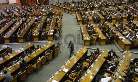  Sidang paripurna penetapan komisi DPR di ruang sidang Nusantara II gedung parlemen Senayan, Jakarta Pusat, Kamis (16/10).  (Republika/Agung Supriyanto)