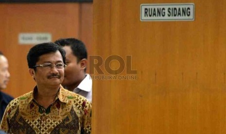   Mantan Kepala SKK Migas Rudi Rubiandini menjadi saksi untuk terdakwa kasus suap SKK Migas Artha Meris Simbolon di Pengadilan Tipikor, Jakarta, Kamis (16/10).  (Republika/Wihdan)