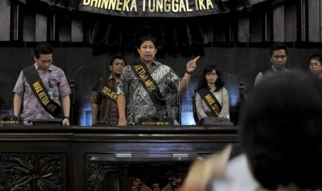  Gladi kotor pelantikan Joko Widodo-Jusuf Kalla sebagai Presiden dan Wakil Presiden terpilih di Gedung MPR, Senayan, Jakarta, Jumat (17/10). (Republika/Agung Supriyanto)