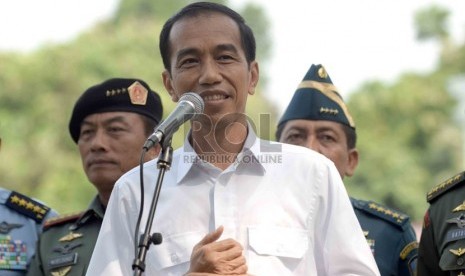   Presiden Joko Widodo bersama para petinggi lembaga negara memberi keterangan kepada wartawan usai melakukan pertemuan tertutup di Istana Negara, Jakarta, Rabu (22/10). (Republika/Agung Supriyanto)