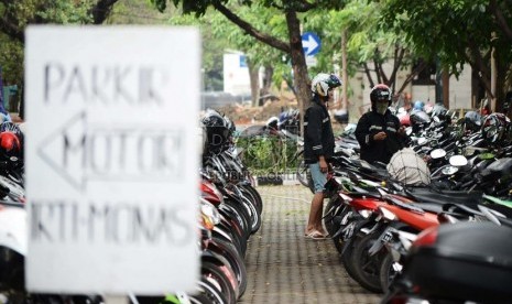   Halaman parkir IRTI Monumen Nasional (Monas) di Jakarta Pusat, Selasa (18/11).  (Republika/Raisan Al Farisi)