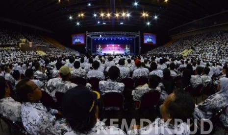   Suasana Istora Senayan pada Puncak Peringatan Hari Guru Nasional dan HUT PGRI ke-69 di Istora Senayan, Jakarta (27/11). (Kemdikbud/Ridwan Maulana)