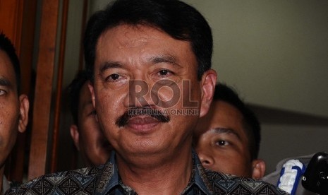  Calon Kapolri Komjen Budi Gunawan berbicara kepada media usai melakukan pertemuan dengan DPR dikediamannya, Jakarta, Selasa (13/1).  (Republika/Tahta Aidilla)