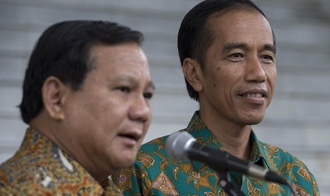 Presiden Joko Widodo (kanan) dan Ketua Dewan Pembina Partai Gerindra Prabowo Subianto di Istana Kepresidenan Bogor, Jawa Barat, Kamis (29/1). 