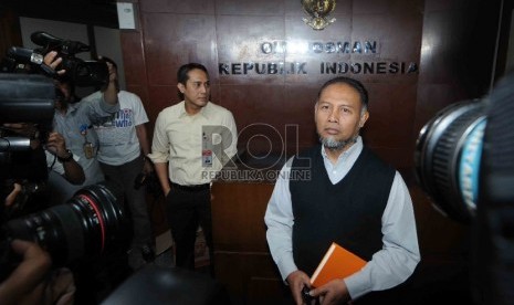 Wakil Ketua KPK Bambang Widjojanto mendatangi Gedung Ombudsman Republik Indonesia, Kamis (29/1).   (Republika/Agung Supriyanto)