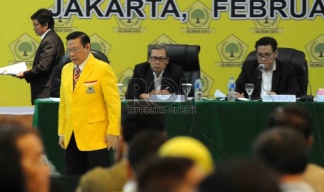 Ketua Umum Partai Golkar versi Munas IX Jakarta Agung Laksono menjalani sidang Mahkamah Partai Golkar di Kantor DPP Partai Golkar, Jakarta, Rabu (11/2). 