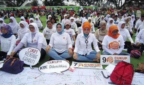  Aksi Damai Perempuan Indonesia Anti Korupsi Bandung beberapa waktu lalu di Alun-alun Kota Bandung.  (Republika/Edi Yusuf)