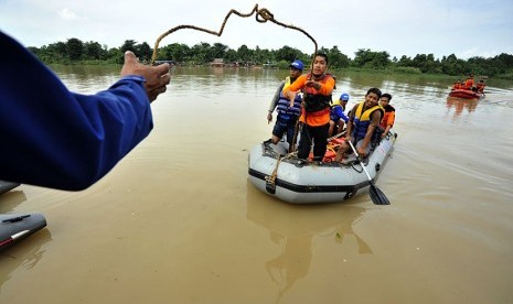 Pencarian korban tenggelam di sungai (ilustrasi) 