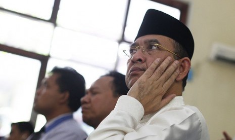 Mantan Ketua Umum PPP, Suryadharma Ali selaku pihak penggugat mendengarkan putusan dari Majelis Hakim di Pengadilan Tata Usaha Negara, Jakarta Timur, Rabu (25/2).   (Antara/Sigid Kurniawan)