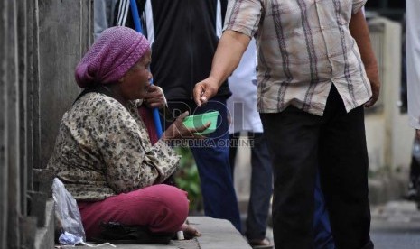 Gelandangan dan pengemis (ilustrasi). Satuan Polisi Pamong Praja (Satpol PP) Kota Palembang, Sumatra Selatan, memprioritaskan penertiban gelandangan dan pengemis (gepeng) selama bulan Ramadhan 1444 Hijriah.