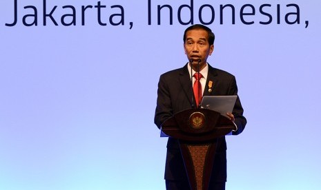  Presiden Joko Widodo menyampaikan kata sambutan saat membuka Konferensi Tingkat Tinggi (KTT) Asia Afrika tahun 2015 di Jakarta Convention Center, Rabu (22/4). 