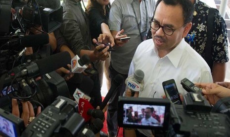 Menteri Energi dan Sumber Daya Mineral (ESDM)  Sudirman Said memberikan keterangan pers seusai mengikuti Sidang Kabinet Paripurna di Kantor Presiden, Jakarta, Selasa (19/5). 