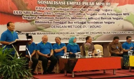 Wakil Ketua MPR RI Hidayat Nur Wahid saat membuka acara Sosialisasi Empat Pilar MPR RI  di Grand Ballroom Hotel Aston, Kupang, NTT, Kamis ( 21/5 ).  (foto : dok.MPR RI)