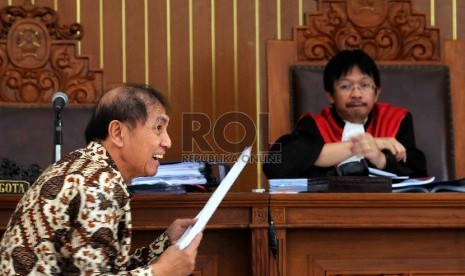 Mantan Dirjen Pajak Hadi Poernomo dalam sidang praperadilan di PN Jakarta Selatan, Jumat (22/5). (Republika/Agung Supriyanto)