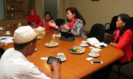 Aliansi Masyarakat Perkawinan Campuran (Perca) Indonesia berkunjung ke kantor redaksi Republika Online di Jakarta, Jumat (22/5).