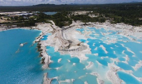 Jumlah wisatawan yang berkunjung ke Kabupaten Belitung, Provinsi Kepulauan Bangka Belitung (Babel), sepanjang tahun 2021 mencapai 184.570 orang, naik 37,47 persen dari tahun sebelumnya sebanyak 134.266 orang. (ilustrasi)