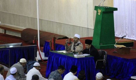  Suasana ceramah di Masjid Istiqlal, Jakarrta Pusat, Sabtu (11/7).  (foto : MgROL_46)