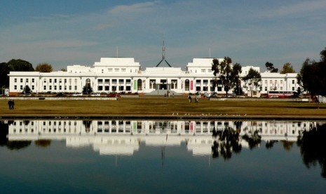 Gedung Parlemen Lama (Flickr CC: Richard Gifford) dan Andrea Ho. 