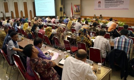 Sejumlah perwakilan Anggota KPU Provinsi/KIP Aceh dari seluruh Indonesia mengikuti Bimbingan Teknis (Bimtek) Tahapan Kampanye Pilkada di Gedung KPU RI, Jakarta, Rabu (29/7). 