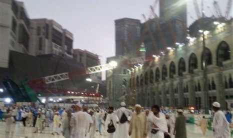 Suasana beberapa saat setelah crane jatuh di Masjidi Haram.