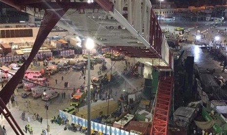 Suasana beberapa saat setelah crane jatuh di Masjidi Haram.