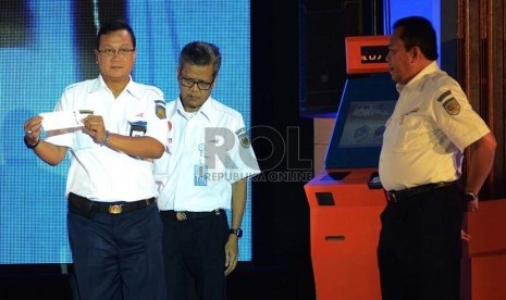  Direktur Utama PT KAI,  Edi Sukmoro  (kiri) saat peluncuran 