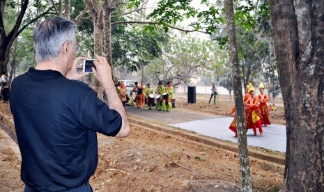 Sebanyak 21 orang perwakilan asing di Indonesia diantaranya 12 duta besar (dubes), Jumat (16/10) berkunjung Sumatera Selatan (Sumsel) dalam rangka tour diplomatik.  (Republika/Maspril Aries)