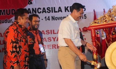  Menkopolhukam Luhut Binsar Panjaitan membuka Rapat Kerja Nasional (Rakernas) & HUT Pemuda Pancasila Ke-56 di Jakarta, Jumat (13/11).