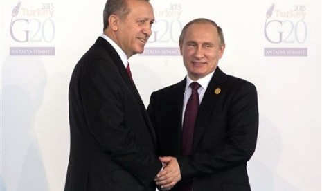 Presiden Turki Recep Tayyip Erdogan bersama Presiden Rusia Vladimir Putin.