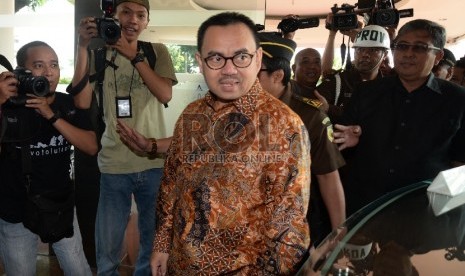 Menteri ESDM Sudirman Said memenuhi panggilan Jaksa Agung Muda Tindak Pidana Khusus (Jampidsus) di Kejaksaan Agung, Jakarta, Senin (7/12). (Republika/Yasin Habibi)