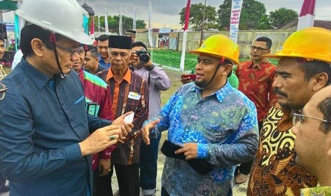 Dirut APU menjelaskan mengenai Rumah Gemilang Indonesia (RGI) Aceh ke Asisten II Sekda.