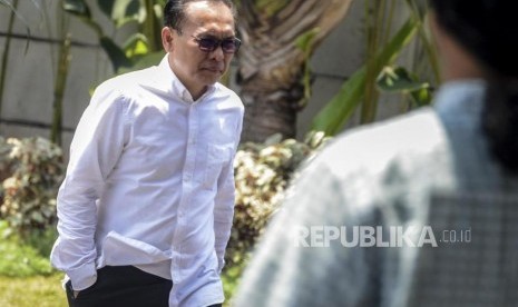 Mantan pelaksana harian (Plh) Direktur Pemasaran dan Penjualan PT Garuda Indonesia, Muhammad Arif Wibowo bersiap menjalani pemeriksaan di Gedung Merah Putih KPK, Jakarta, Jumat (4/10).