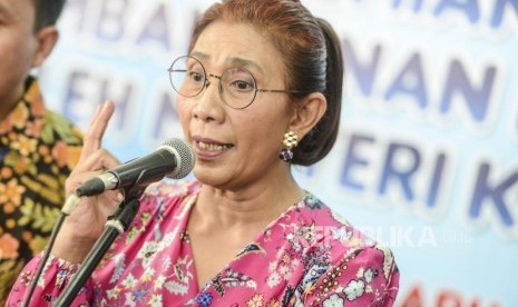 Mantan Menteri Kelautan dan Perikanan Susi Pudjiastuti. Susi mempertanyakan polemik penggalangan donasi rumah untuk anak dari mendiang selebriti Vanessa Angel dan Febri Ardiansyah, Gala Sky Ardiansyah.