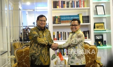 Sabuk Keamanan Bangsa. Ketum PKB Muhaimin Iskandar (kanan) menerima kedatangan Ketum Gerindra Prabowo Subianto di DPP PKB, Jakarta, Senin (14/10/2019).