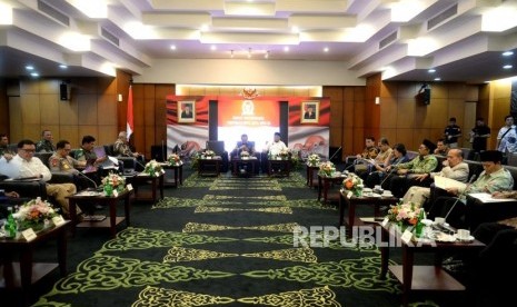 Rakor Persiapan Pelantikan Presiden. Ketua MPR Bambang Soesatyo (tengah) memimpin Rakor di MPR, Jakarta, Selasa (15/10/2019).