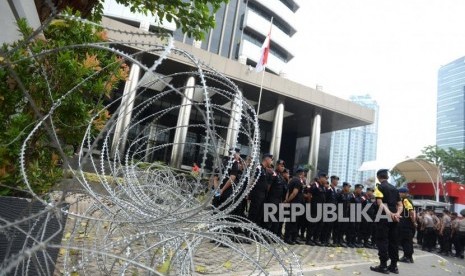 Pengamanan KPK. Aparat menggelar apel pasukan di halaman KPK, Jakarta, Rabu (16/10/2019).