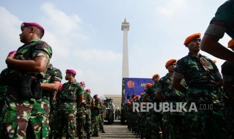 Jaga Soliditas Polri-TNI di Papua. Foto: Personel TNI dan Polri saat apel gelar pasukan (Ilustrasi)