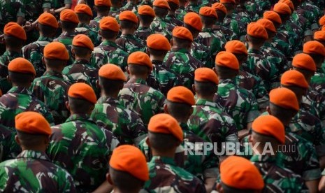 Personel TNI dan Polri saat apel gelar pasukan pengamanan pengambilan sumpah dan pelantikan Presiden dan Wakil Presiden Republik Indonesia di Lapangan Silang Monas, Jalan Merdeka, Jakarta, Kamis (17/10/2019).