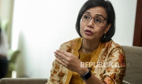 Menteri Keuangan Sri Mulyani memberikan paparan saat wawancara khusus bersama Republika di Jakarta, Kamis (17/10).