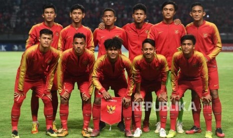 Timnas Indonesia U-19 saat laga uji coba melawan China di Gelora Bung Tomo, Surabaya, Jawa Timur, Kamis (17/10/2019).